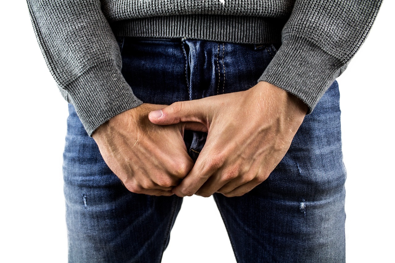 What is Testicular Cancer? Why does it happen? Symptoms and treatment